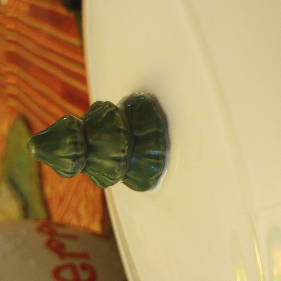 White Stoneware Oval Covered Casserole 🌲 - Picture 10 of 10